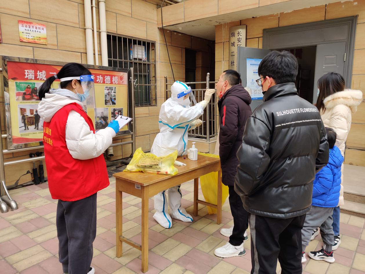 同舟共济共抗疫情国际教育学院学子寒假抗击新冠疫情志愿者在行动
