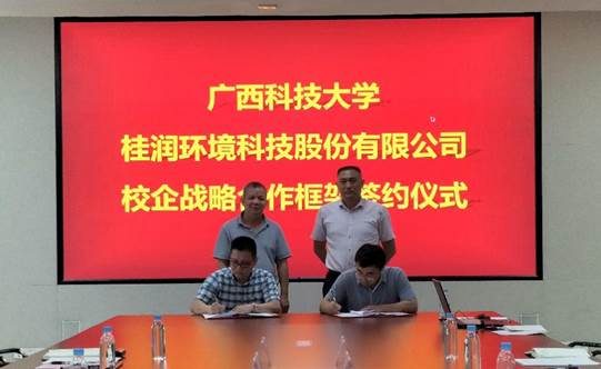 会议室里的男人中度可信度描述已自动生成