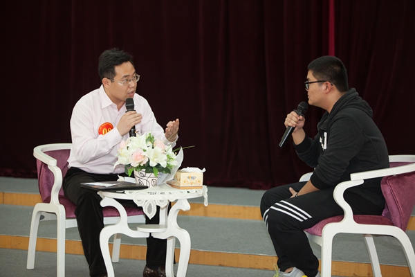 辅导员蒋军富谈心谈话情境再现现场