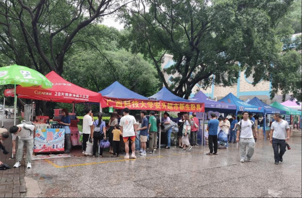 嗨！新同学，安升超市欢迎你们！