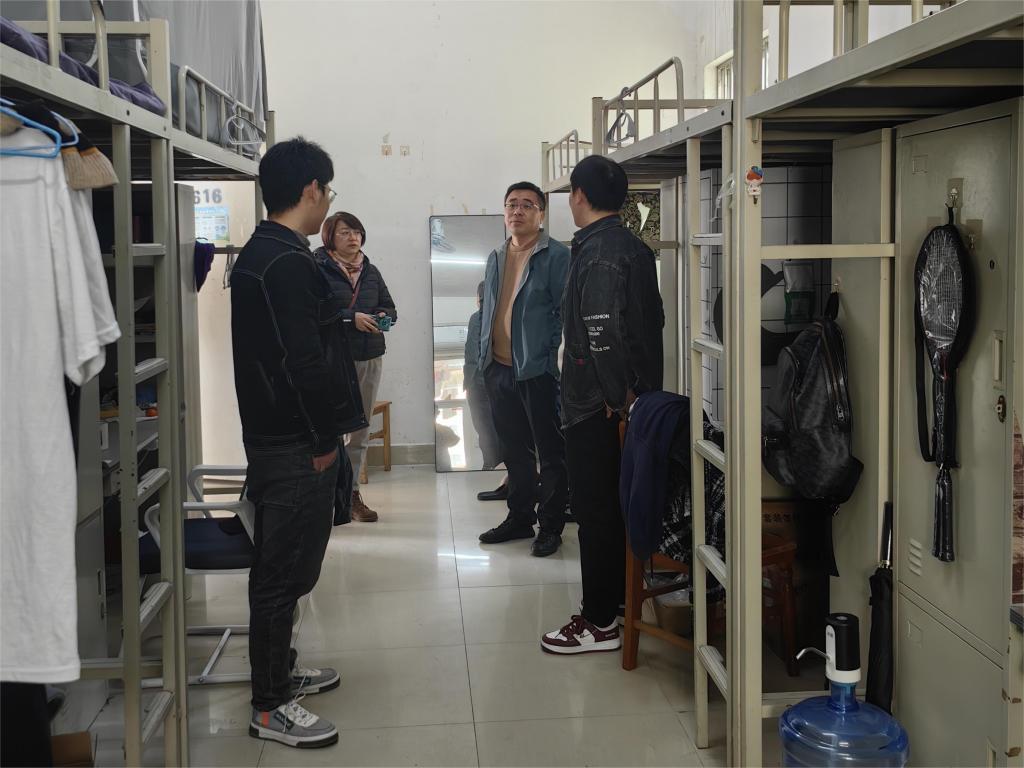 走访宿舍1.jpg