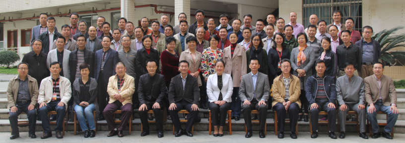 秦小云副校长与学员合影.png