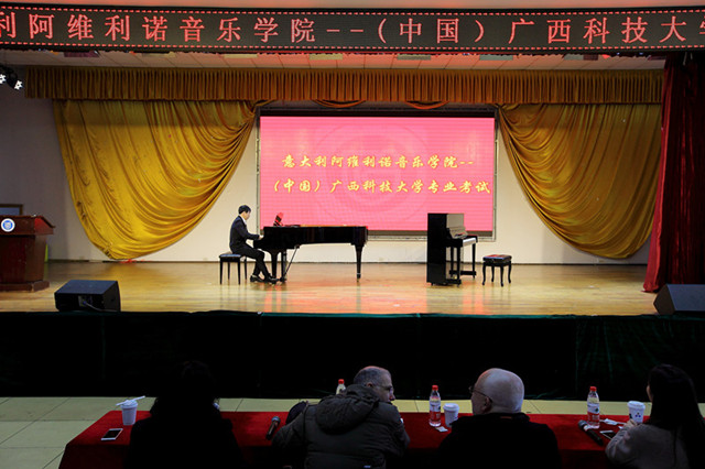 学生专业考试现场