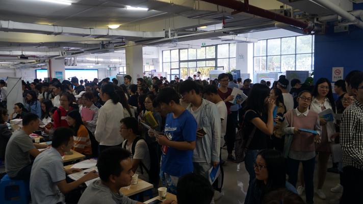 招聘会现场500.jpg