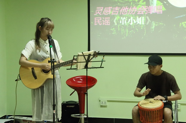 灵感吉他协会同学弹唱民谣.JPG