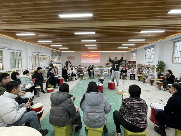 我校举办辅导员沙龙暨“‘鼓’动心灵 减压赋能”心理团辅活动00.jpg