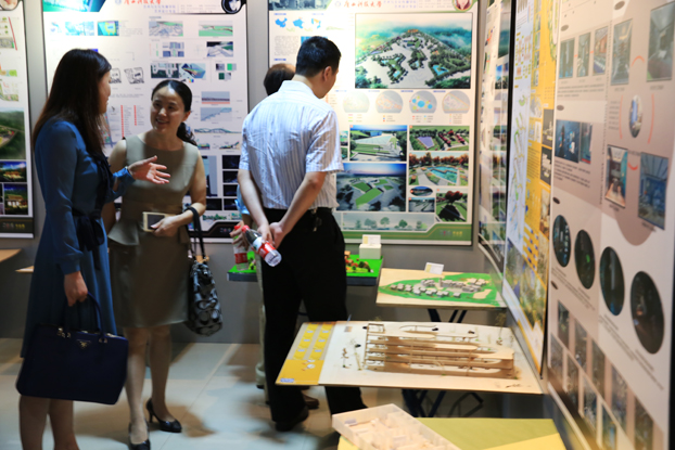 毕业展现场 (1).JPG