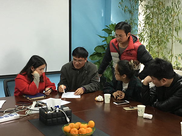 专业教师与佰聆公司项目经理交流