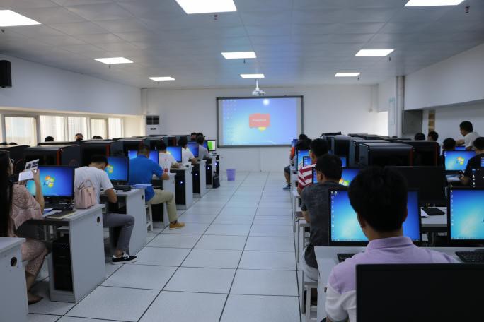 图13D打印授课场景