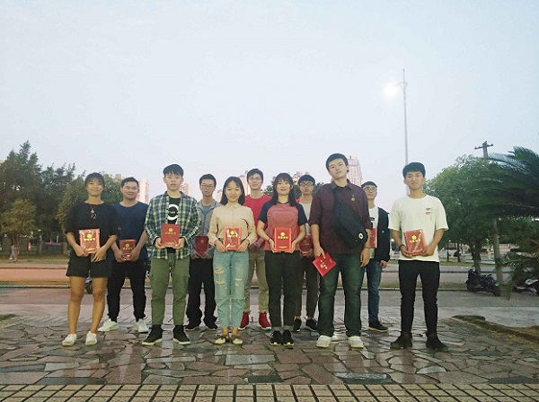 合影.jpg