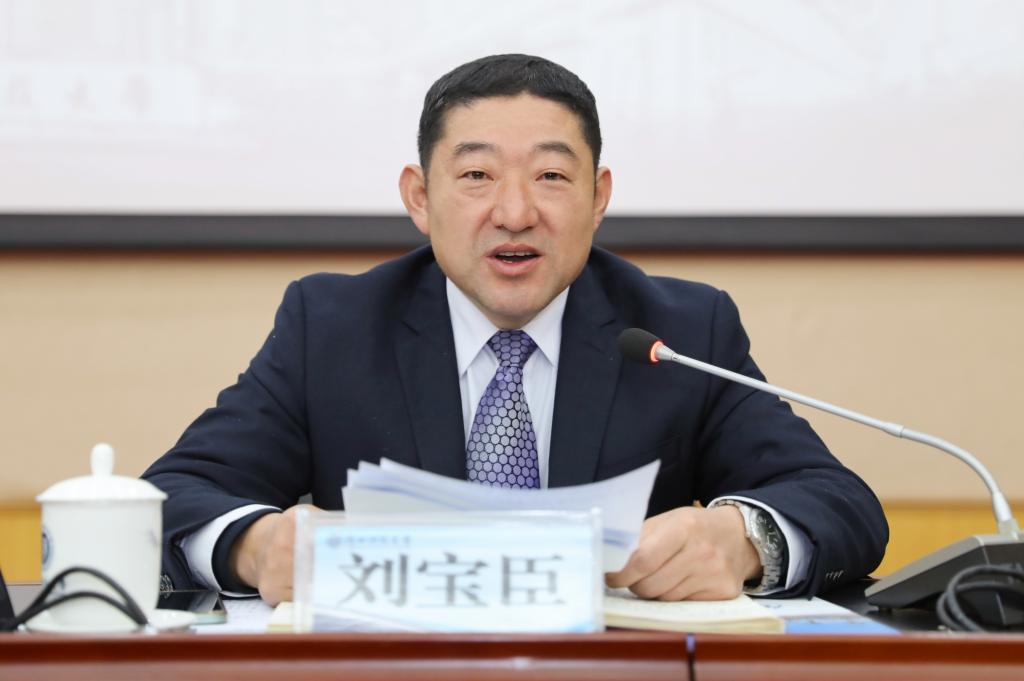 学校党委副书记,校长刘宝臣主持会议并作工作部署刘宝臣简要总结了