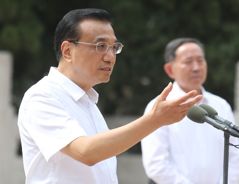 9月8日,中共中央政治局常委、国务院总理李克强在中南海紫光阁会见全国教书育人楷模及优秀乡村教师代表并作重要讲话。中国日报 武治义 摄