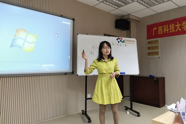 校第八届科技节教学技能大赛图片 (3)_副本.jpg