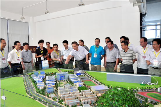 庆祝广西科技大学成立校友座谈会