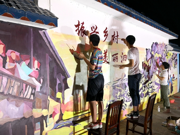 8.泗顶村委舞台艺术墙绘现场.jpg