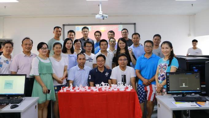 图10汽车应用与维修班合照